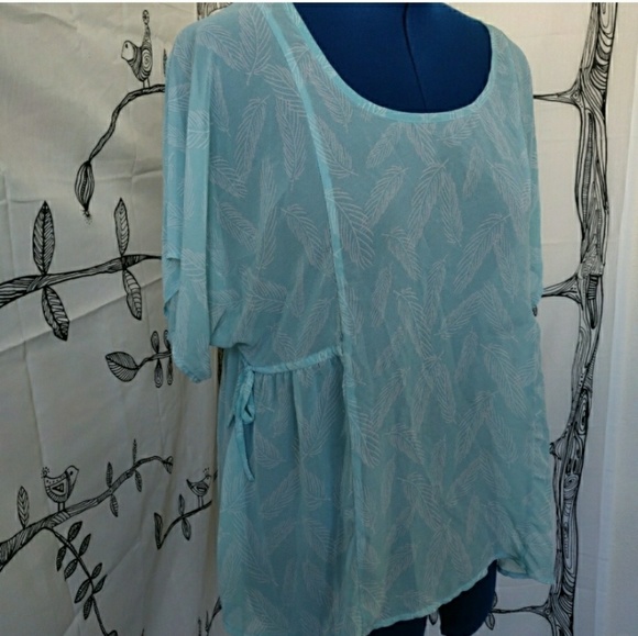 Torrid - Feathered chiffon top - Picture 2 of 8